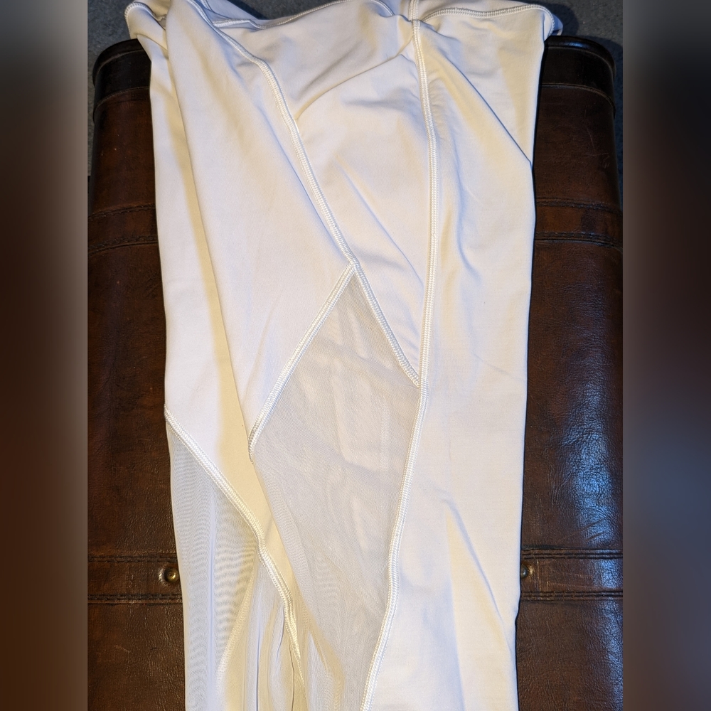 Lululemon Crop Leggings - Picture 2 of 6